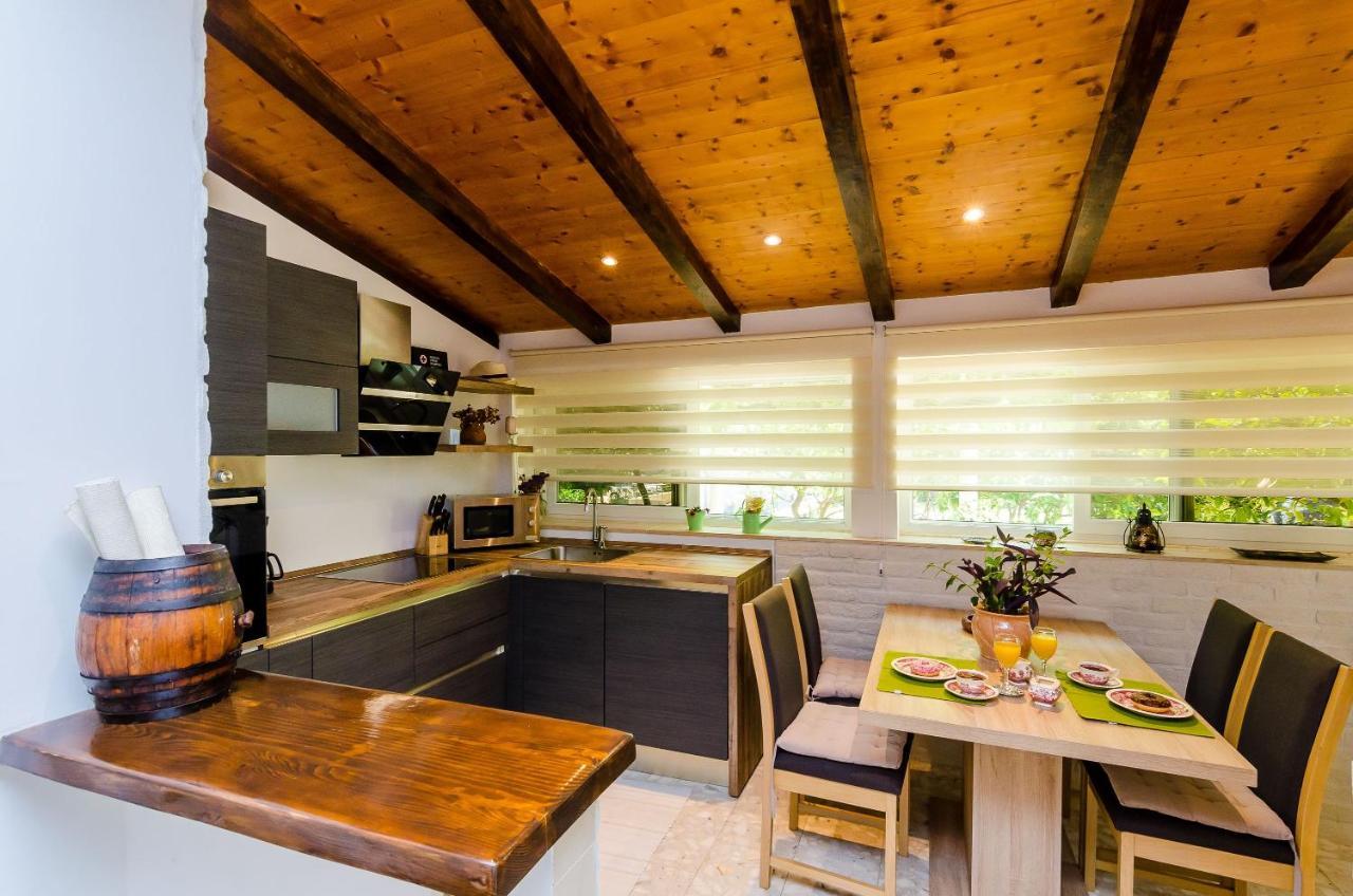 Camelia Luxury